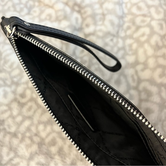 MK jet set XL plaid wristlet - Picture 6 of 8